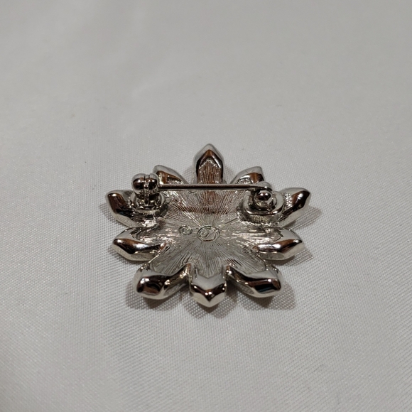 Vintage Swarovski Star Brooch - Picture 2 of 6